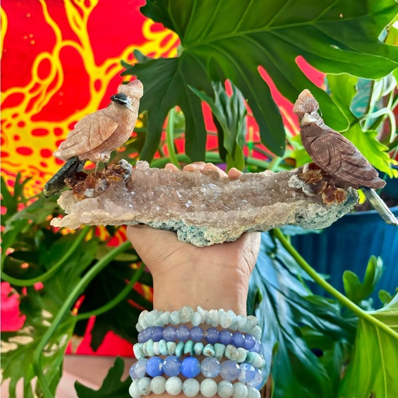 Gemstone Bird carving on Amethyst Flower - Picture 3 of 10